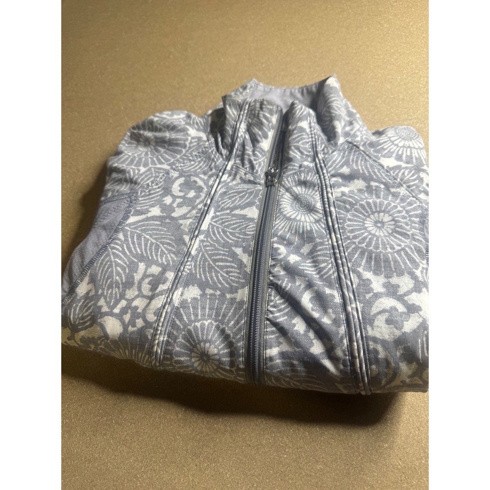 Lululemon In Flux Jacket Grey White Floral Print Peplum‎ Zip Up Size 4